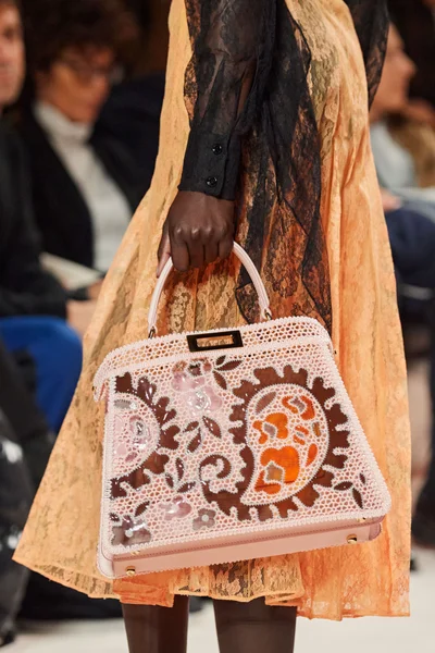 Look 143